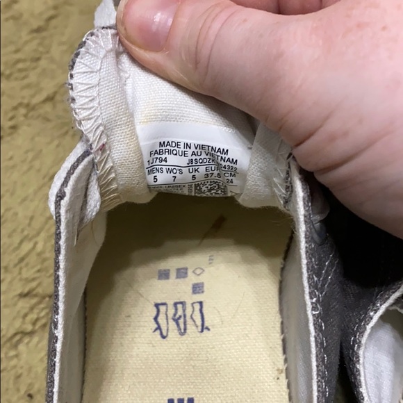 Gray converse women’s size 7 - Picture 4 of 4